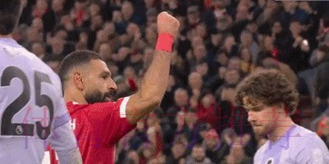 萨拉赫复出送助攻!85天第一次,球迷齐声高歌,名宿发声:留下来 萨拉赫复出送助攻!85天第一次,球迷齐声高歌,名宿发声:留下来